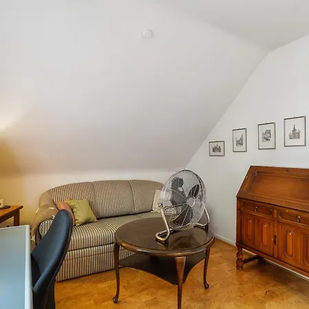 Schoene Dachgeschoss Apartament *