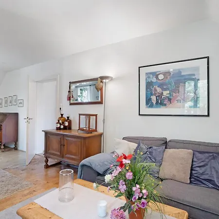 Schoene Dachgeschoss Apartamento