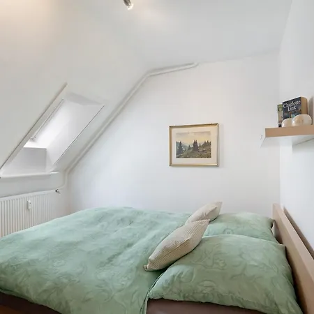 Schoene Dachgeschoss Apartamento *