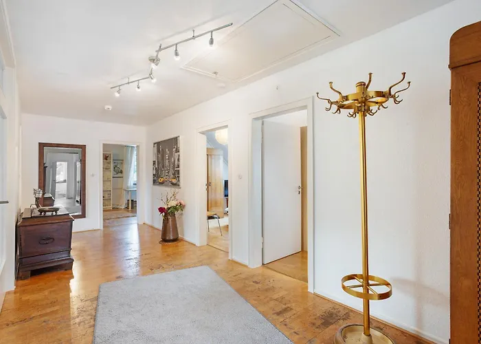 Schöne Dachgeschoss Apartment *