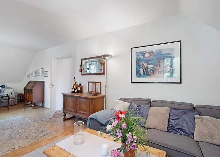 Schöne Dachgeschoss Apartment