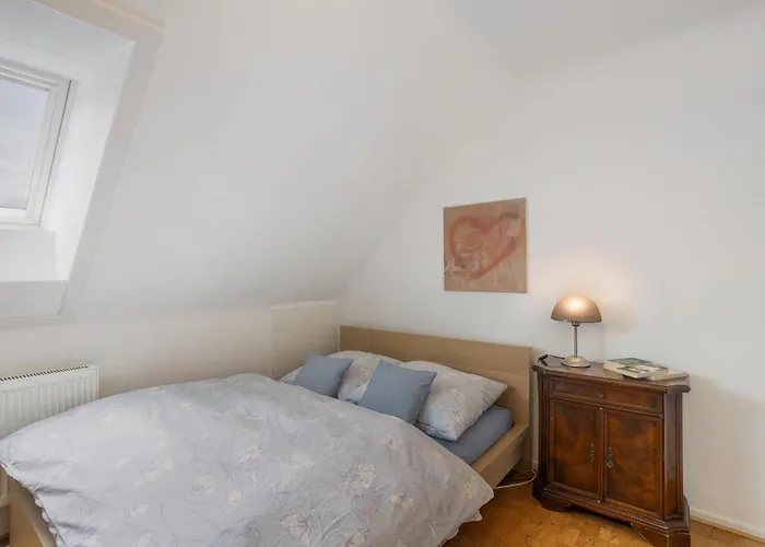 Schöne Dachgeschoss Apartment *